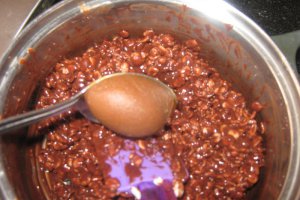 Bombone cu ciocolata ,orez si...caramel!!!---pentru Crisulina