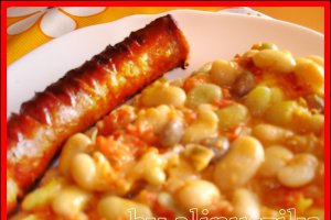 Fasole grasa cu legume si carnati trandafir