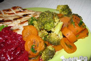 Pui cu broccoli şi morcovi