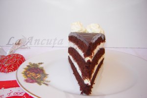 Tort cu ciocolata si lapte condensat