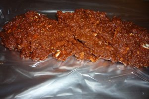 desert rulou de biscuiti cu ciocolata, piure de castane si nuci