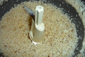 desert rulou de biscuiti cu ciocolata, piure de castane si nuci