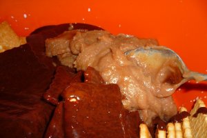 desert rulou de biscuiti cu ciocolata, piure de castane si nuci