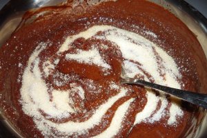 desert rulou de biscuiti cu ciocolata, piure de castane si nuci
