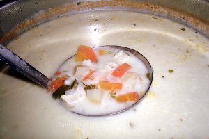 Ciorba ardeleneasca de pui cu usturoi