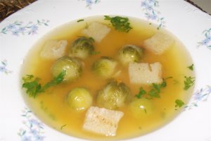 Supă de legume cu varză de Bruxelles