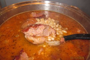 Fasole cu ciolan servita in paine de casa!!!