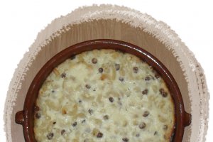 Budinca de macaroane cu branza dulce si stafide