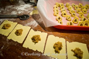 Tortellini de casa cu varza si sos de rosii