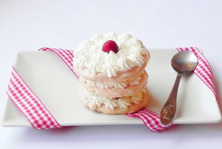 Desert cu bezea si zmeura