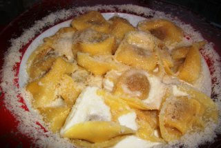 Tortellini cu carne si parmigiano reggiano