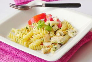 Salata de paste cu piept de pui