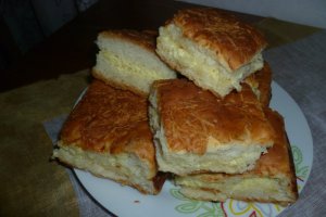 Placinta cu mix de branza