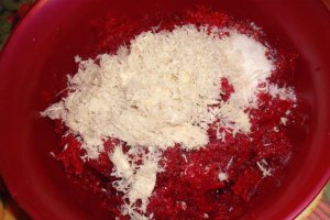 Salata de sfecla rosie cu hrean