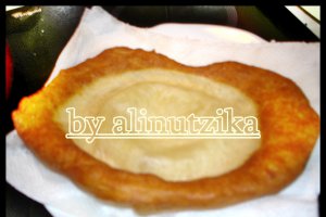 Langosi cu branza si smantana
