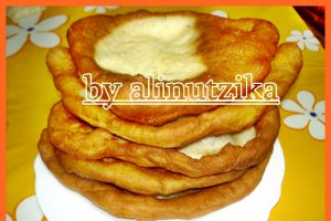 Langosi cu branza si smantana