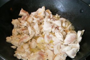 Bucatele de pui cu ciuperci pleutorus