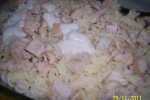 Paste cu carne de pui si sos bechamel
