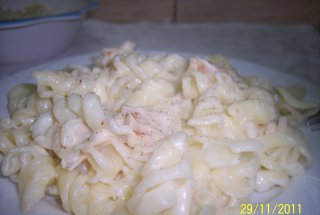 Paste cu carne de pui si sos bechamel