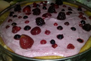 Tort racoros cu fructe de padure