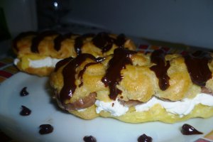 Eclere cu crema de patiserie