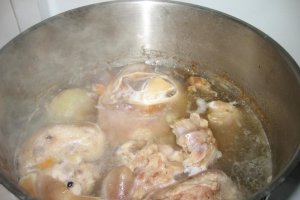 Racituri moldovenesti (sau piftie de porc )
