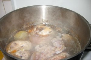 Racituri moldovenesti (sau piftie de porc )