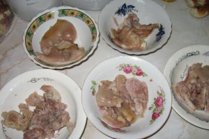 Racituri moldovenesti (sau piftie de porc )