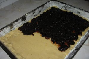 Prajitura coca rasa cu magiun sau gem de prune