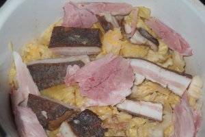 Varza murata calita cu slanina si carne afumata