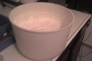 Tort de vanilie cu jeleu de visine