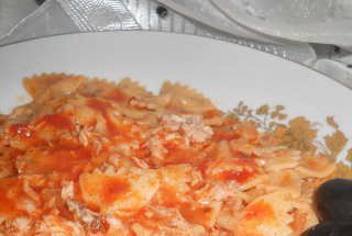 Farfalle cu ton maruntit in conserva