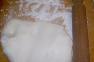 Pasta de Marshmallow (maleabila pentru decoruri)