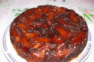 Tarta de fructe in caramel