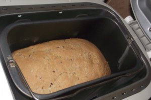 Paine cu faina de secara, faina neagra si seminte de in