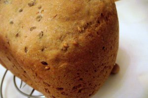 Paine cu faina de secara, faina neagra si seminte de in