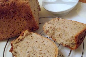Paine cu faina de secara, faina neagra si seminte de in