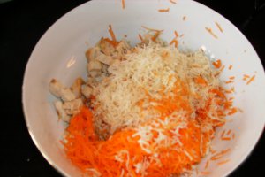Salata de telina, mar, morcov si piept de pui