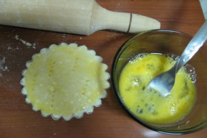 Mini-tarte speciale cu pui si spanac cu branza