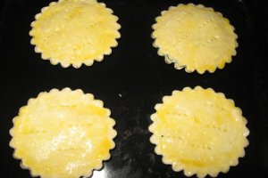 Mini-tarte speciale cu pui si spanac cu branza