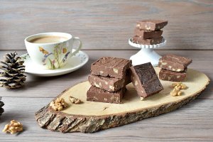 Ciocolata de casa cu nuci - Deliciul copilariei