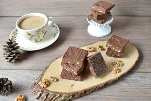 Ciocolata de casa cu nuci - Deliciul copilariei