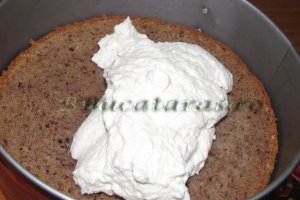 Tort cu gutui, nuci şi migdale - La mulţi ani, bucătăraşi!