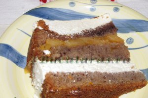 Tort cu gutui, nuci şi migdale - La mulţi ani, bucătăraşi!