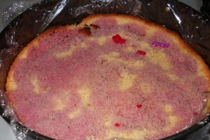 Tort cu zmeura si glazura de ciocolata