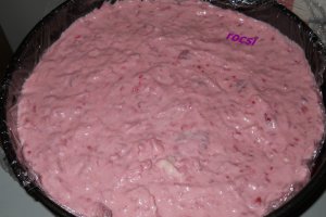 Tort cu zmeura si glazura de ciocolata