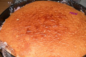 Tort cu zmeura si glazura de ciocolata