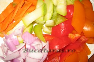 Somon si legume in stil chinezesc