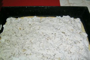 Tort cu nuca ,mure si mousse de banane