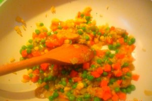 Gratar de pui cu legume-pregatite in vasele DELIMANO...